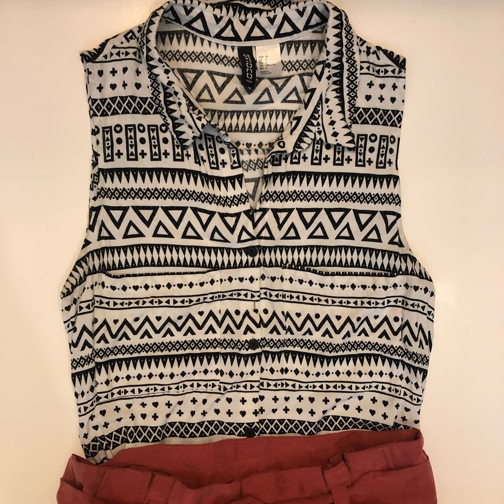 H&M sleeveless button up blouse size 6
